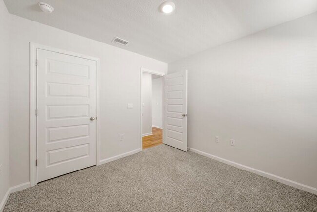 Building Photo - 5033 Rivergrass Dr