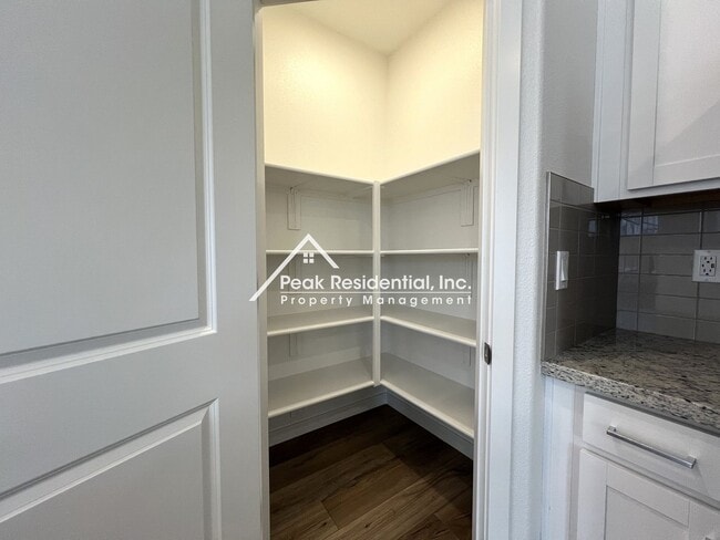 Building Photo - Newer Sacramento 4bd/2.5ba Home!