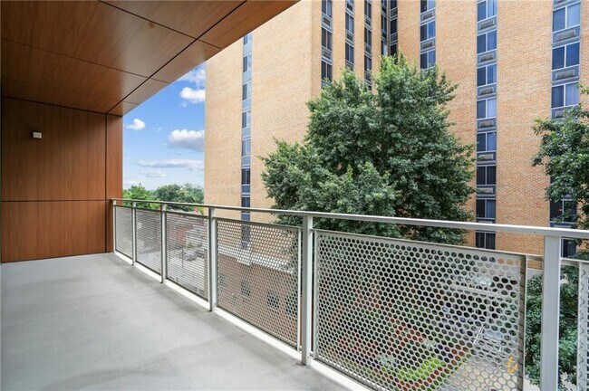 Building Photo - 775 Juniper St NE