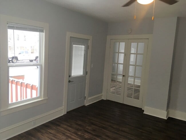 Building Photo - 9th St 3-Plex