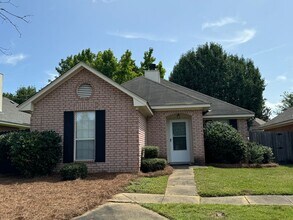 Building Photo - Immaculate East Chase Patio Home