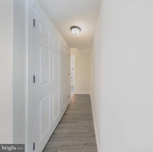 Building Photo - 4230 6th St SE