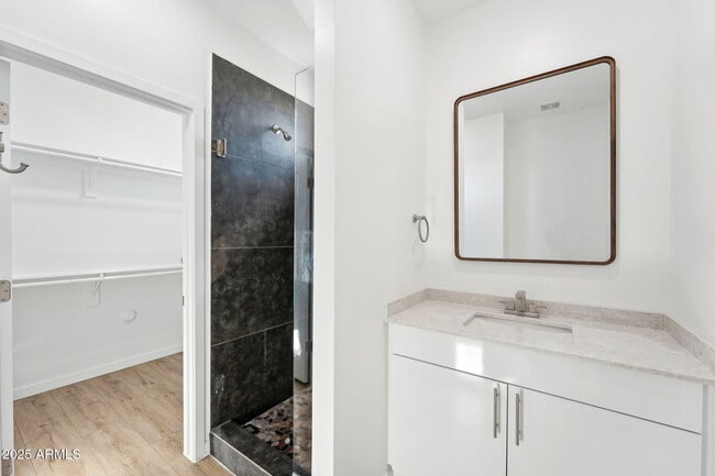 Building Photo - 225 N Pleasant Dr