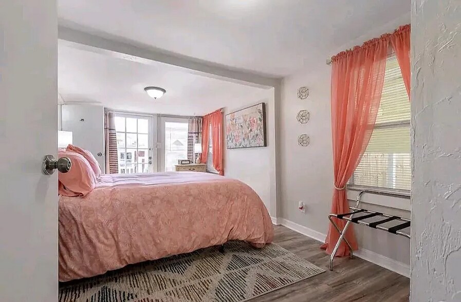 Building Photo - 228 W Jean St