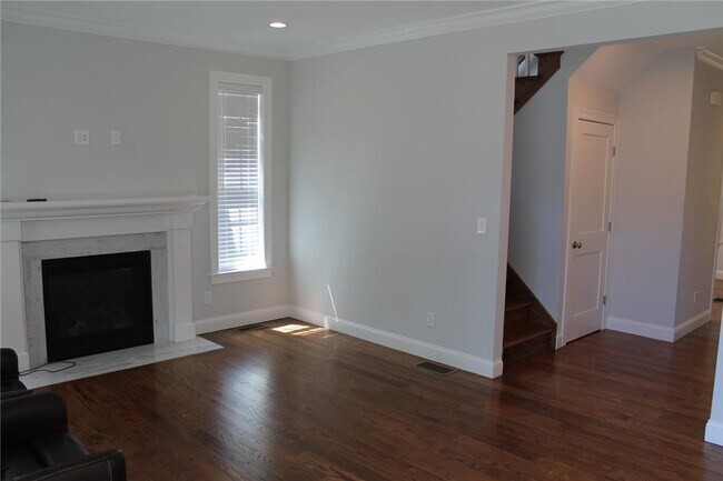 Building Photo - 880 Willard Ave