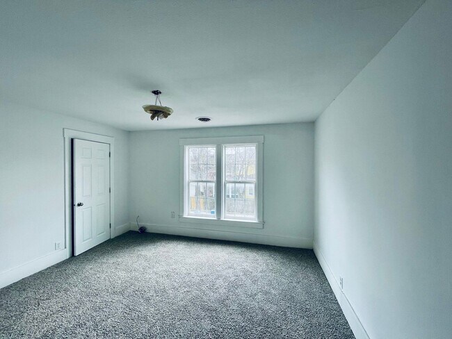 Building Photo - 1144 S Spring St