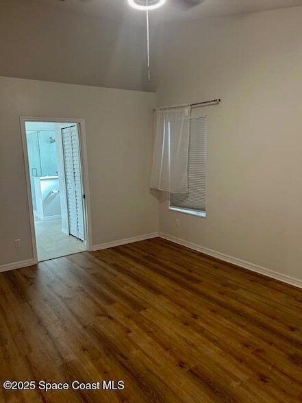 Building Photo - 973 Somerset Ln