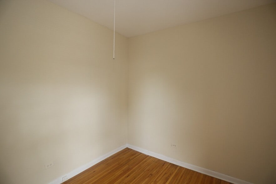 Building Photo - 714 W Barry Ave