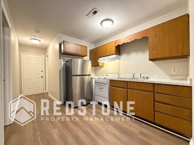 Building Photo - 221 Quintas Ave