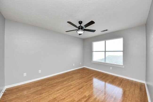 Building Photo - 20922 Whitevine Way