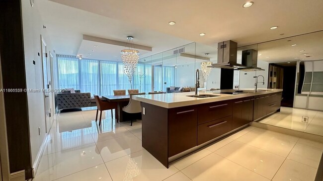 Building Photo - 495 Brickell Ave