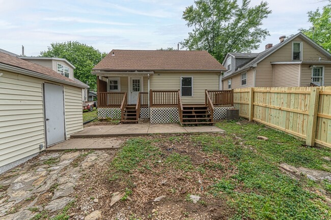Building Photo - 1155 Hall St