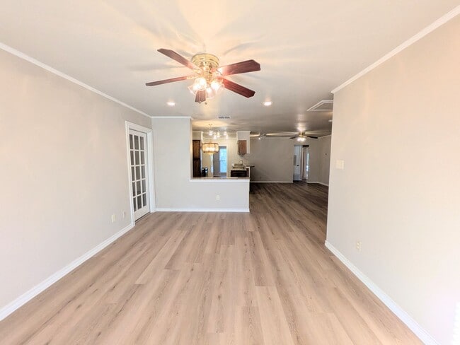 Building Photo - 6618 Cloverbend St