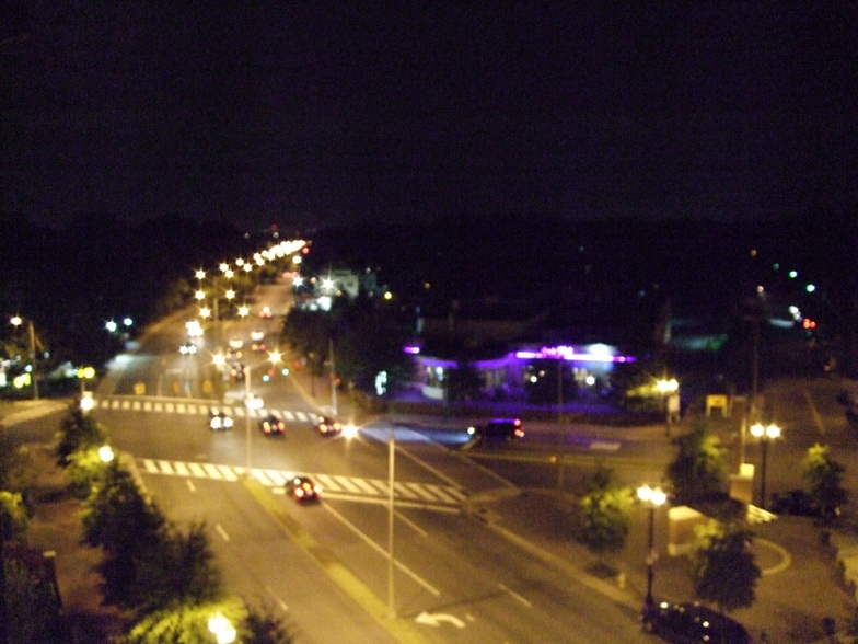 Building Photo - 1021 N Garfield St