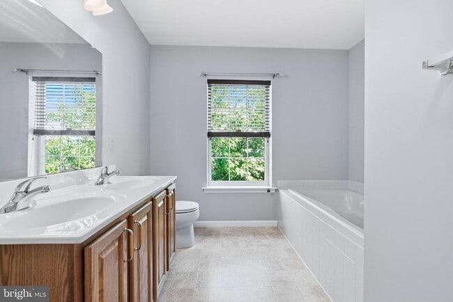 Building Photo - 1046 Balley Dr