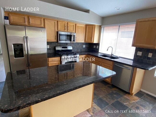 Building Photo - 4723 E Weaver Rd