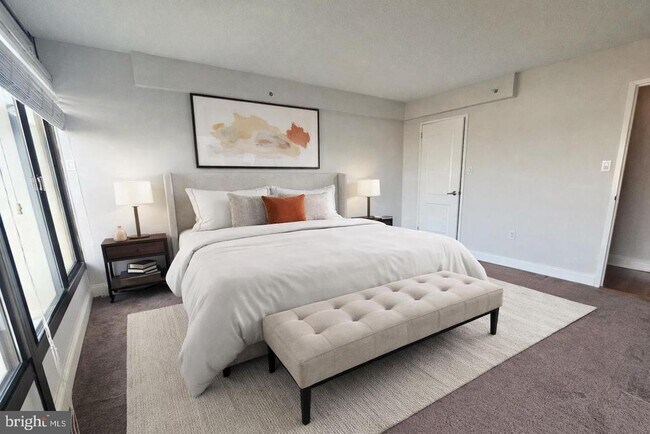 Building Photo - 2001 Hamilton St