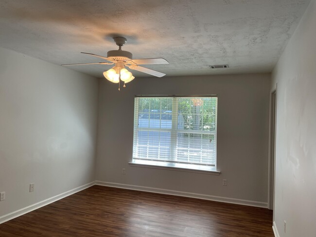 Building Photo - 154 Fox Haven Dr
