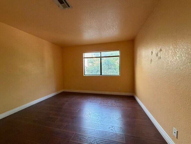 Building Photo - 5072 S Rainbow Blvd