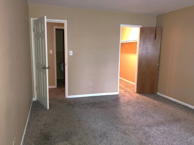 Building Photo - 1331 S Finley Rd