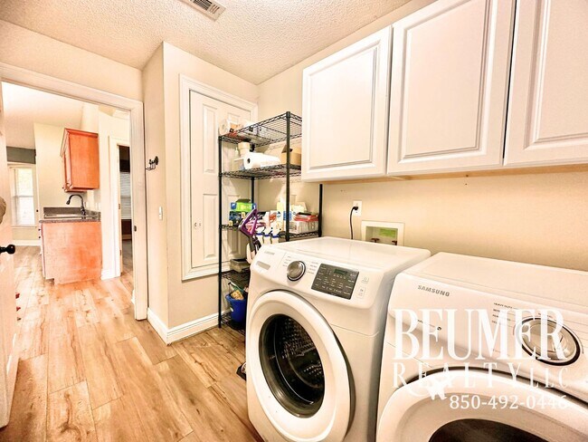 Building Photo - Now Available - 4br/2ba Home near NAS Pensacola back Gate