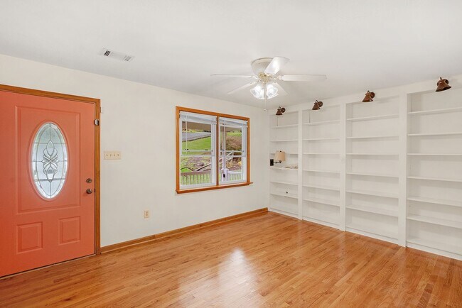 Building Photo - 505 4th