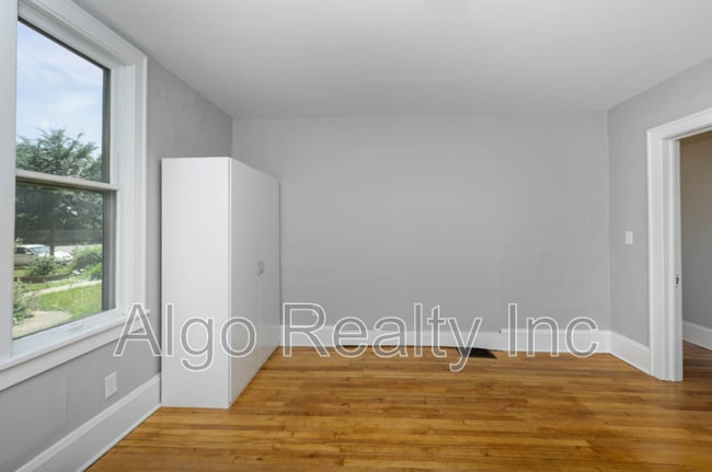 Building Photo - 3449 Snelling Ave