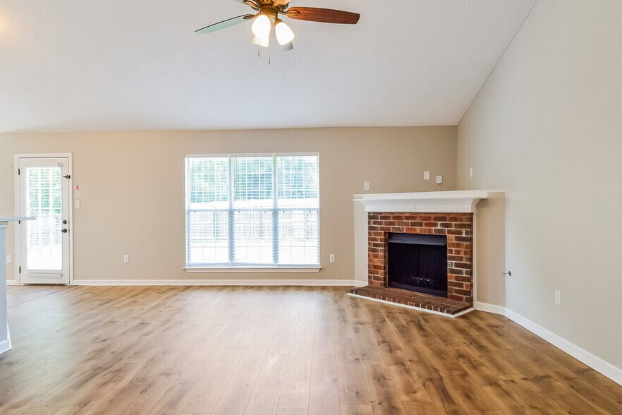 Building Photo - 1720 Avery Cove