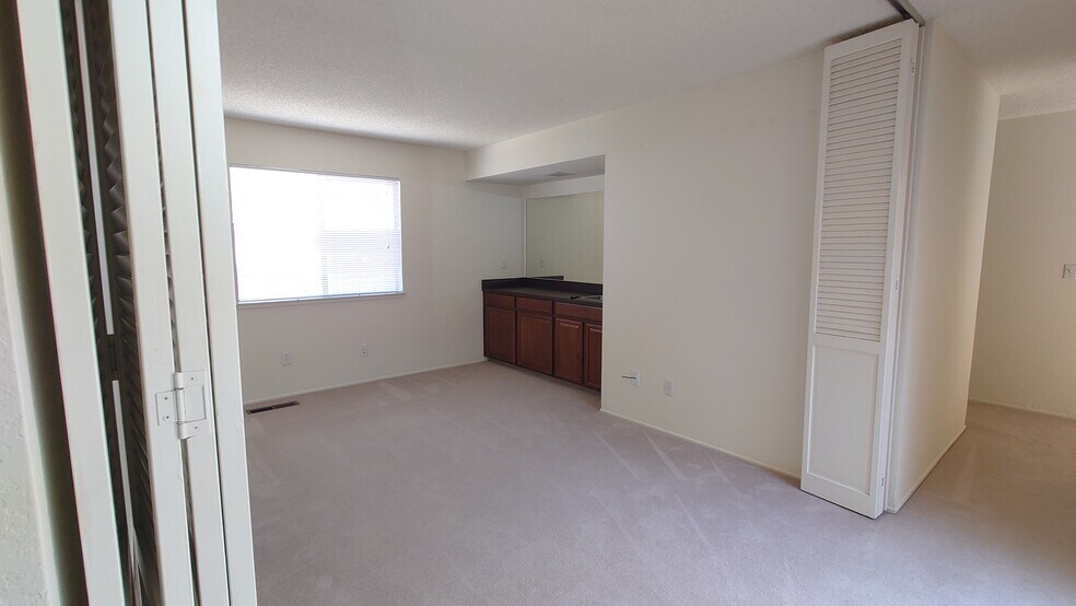 den - 636 Montezuma Ct