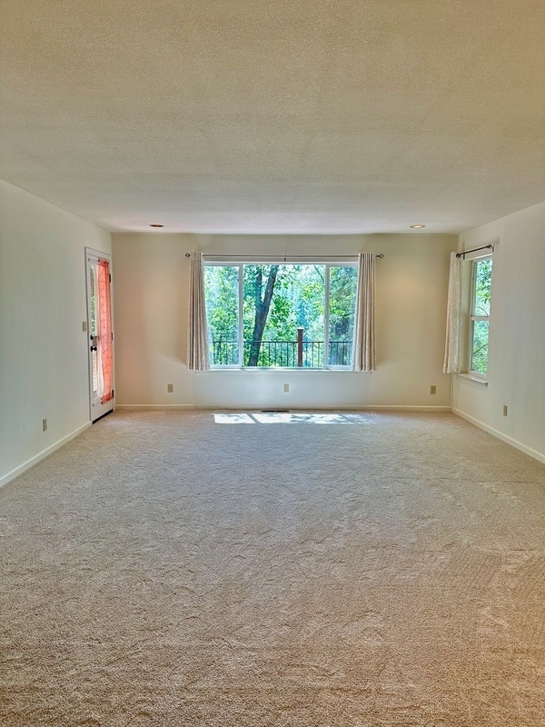 Building Photo - 122 Sterling Ct