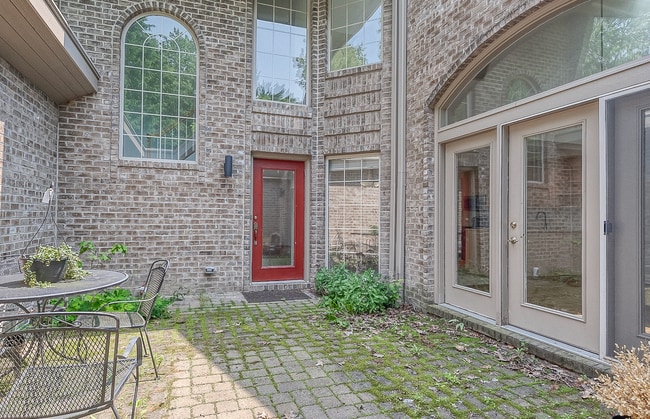 Building Photo - Fox Chapel Luxury Townhome, 4 Bedrooms, 3.5 Bathrooms, 3 Care Garage, Finished Basement.