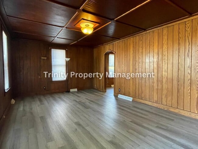 Building Photo - 609 Duff Ave