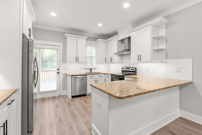 Building Photo - Beautiful Home with a Backyard Deck in Bid...