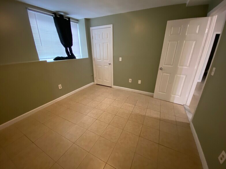 Building Photo - 11 Handy St