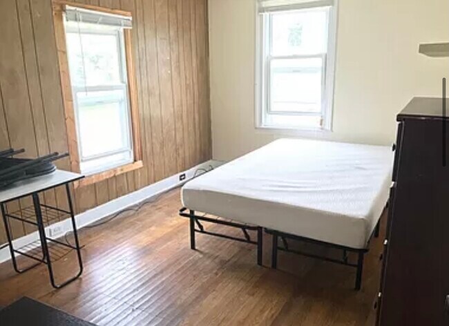 Building Photo - 71 Oak St