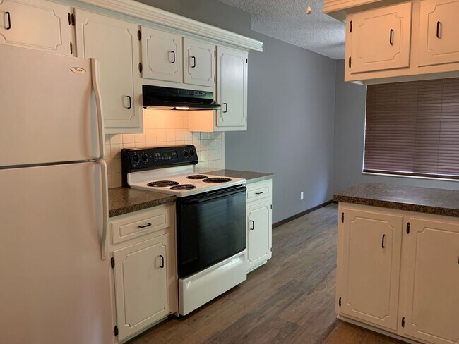Building Photo - 8924-8926 E Bluestem