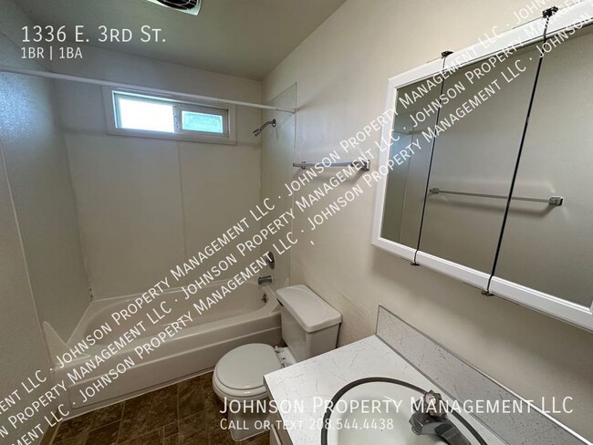 Building Photo - Central Meridian 1 bedroom duplex with lar...