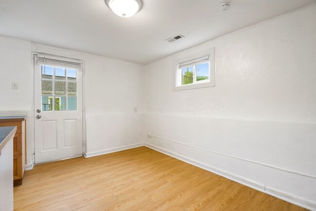 Building Photo - Cozy & Efficient 1 Bed/1 Bath in Carrboro