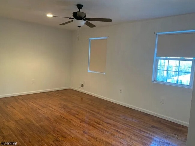 Building Photo - 130 Valley View Dr