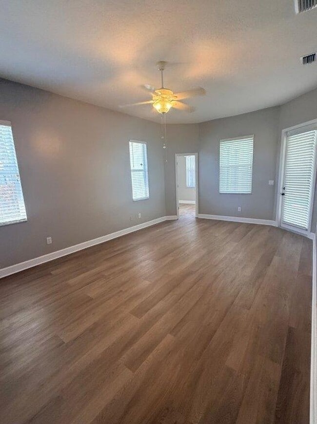 Building Photo - 3838 Peacock Dr