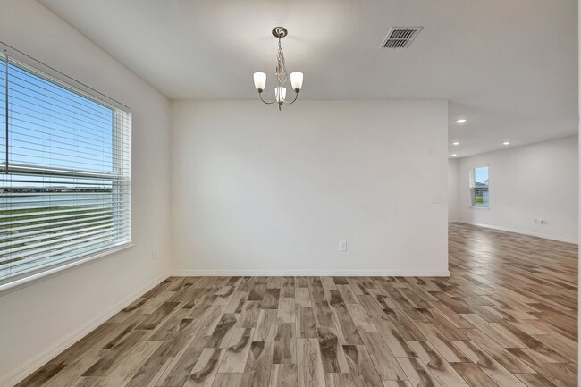 Building Photo - New 5 bedroom 3.5 bath with over 3000 livi...