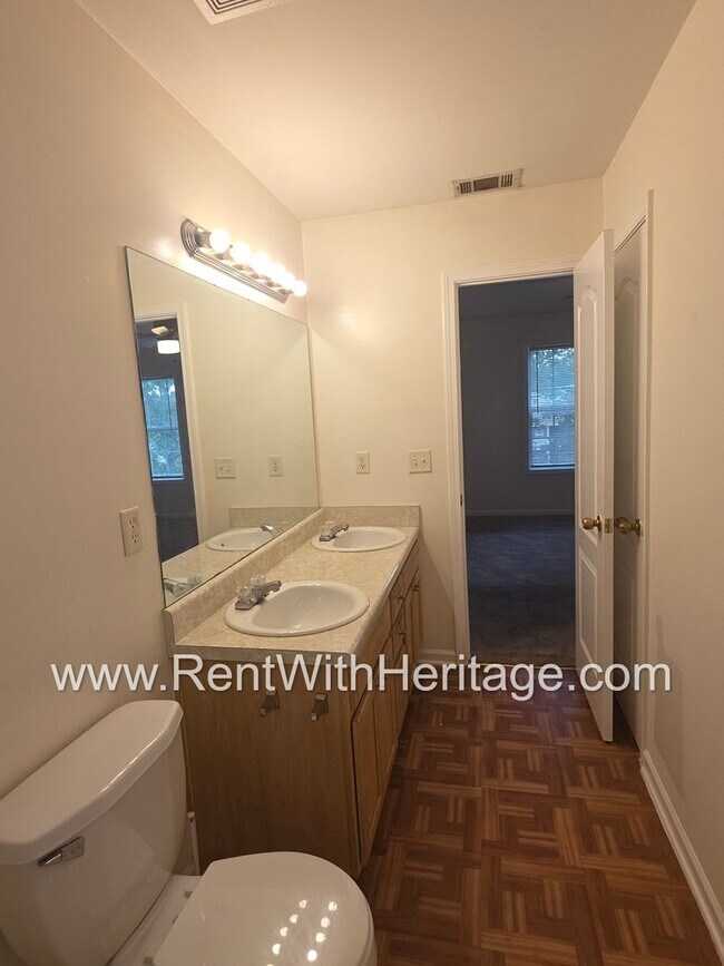 Building Photo - Fantastic 4bd/2.5ba Townhome/ Swim Tennis/ Great Location