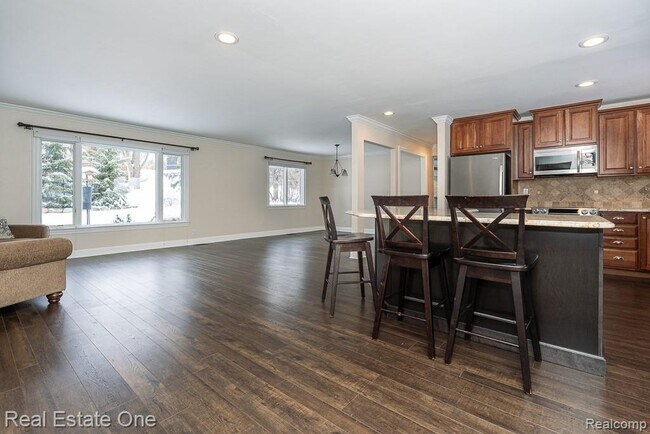 Building Photo - 732 Rutgers Rd