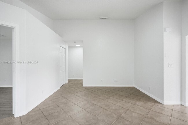 Building Photo - 6305 Willoughby Cir