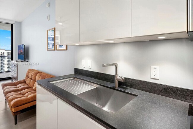 Building Photo - 1010 Brickell Ave