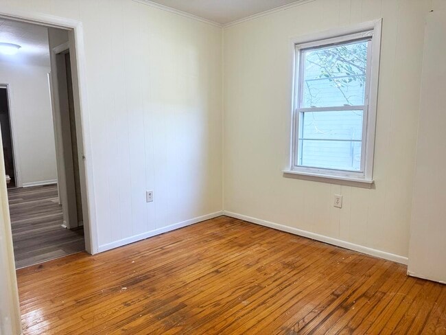 Building Photo - 1404 Kenton St