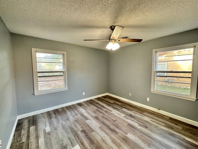 Building Photo - Charming 3-Bedroom Home in FWB!