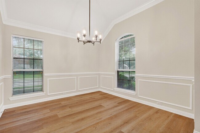 Building Photo - 6864 Bushnell Dr