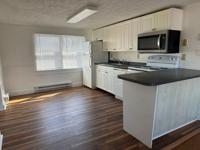 Building Photo - 402 S Cameron St