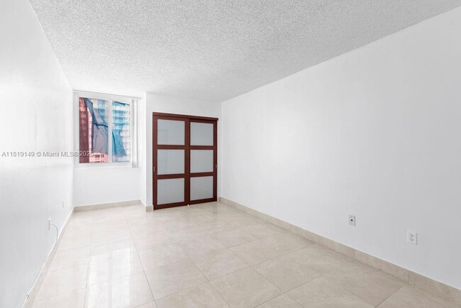 Building Photo - 850 N Miami Ave